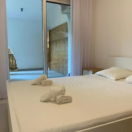 Tourist Area Center, Modern Ground Flat, With Pool, Patio, 200m From Beach Apartment *